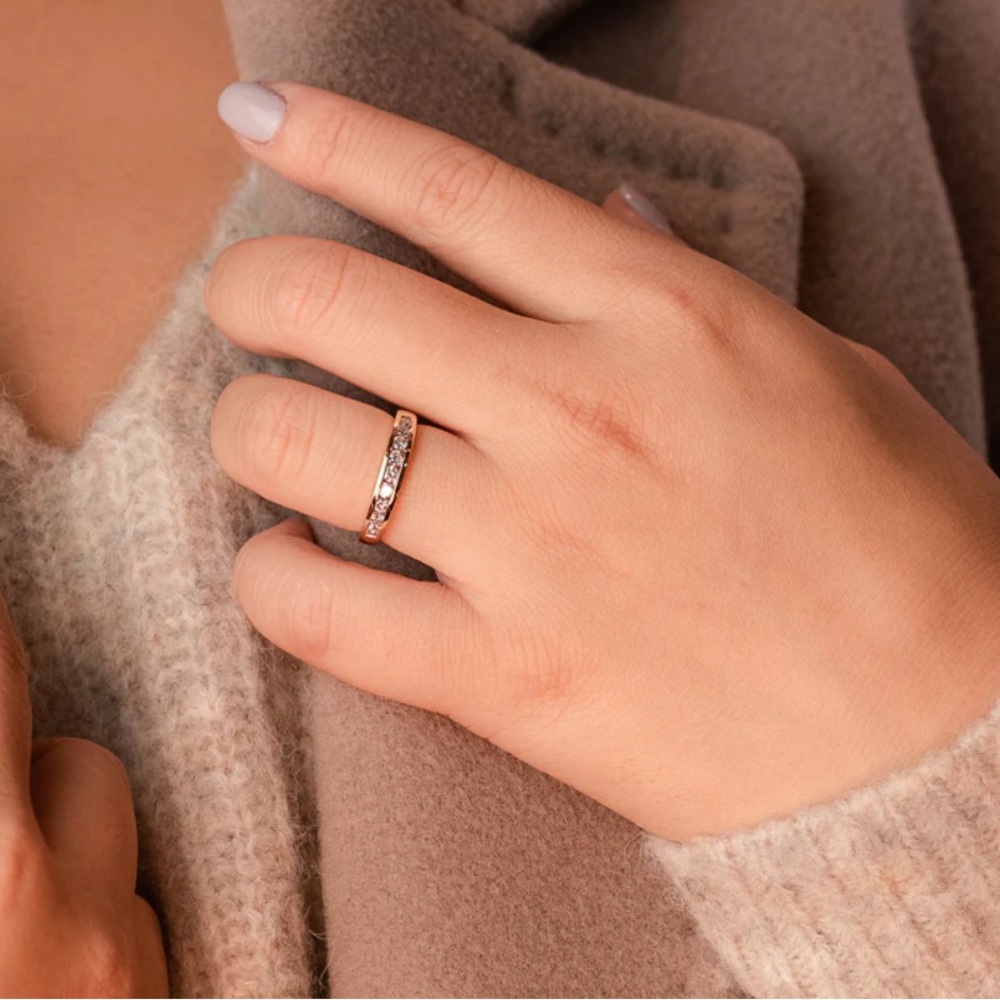 14K gold diamond wedding band